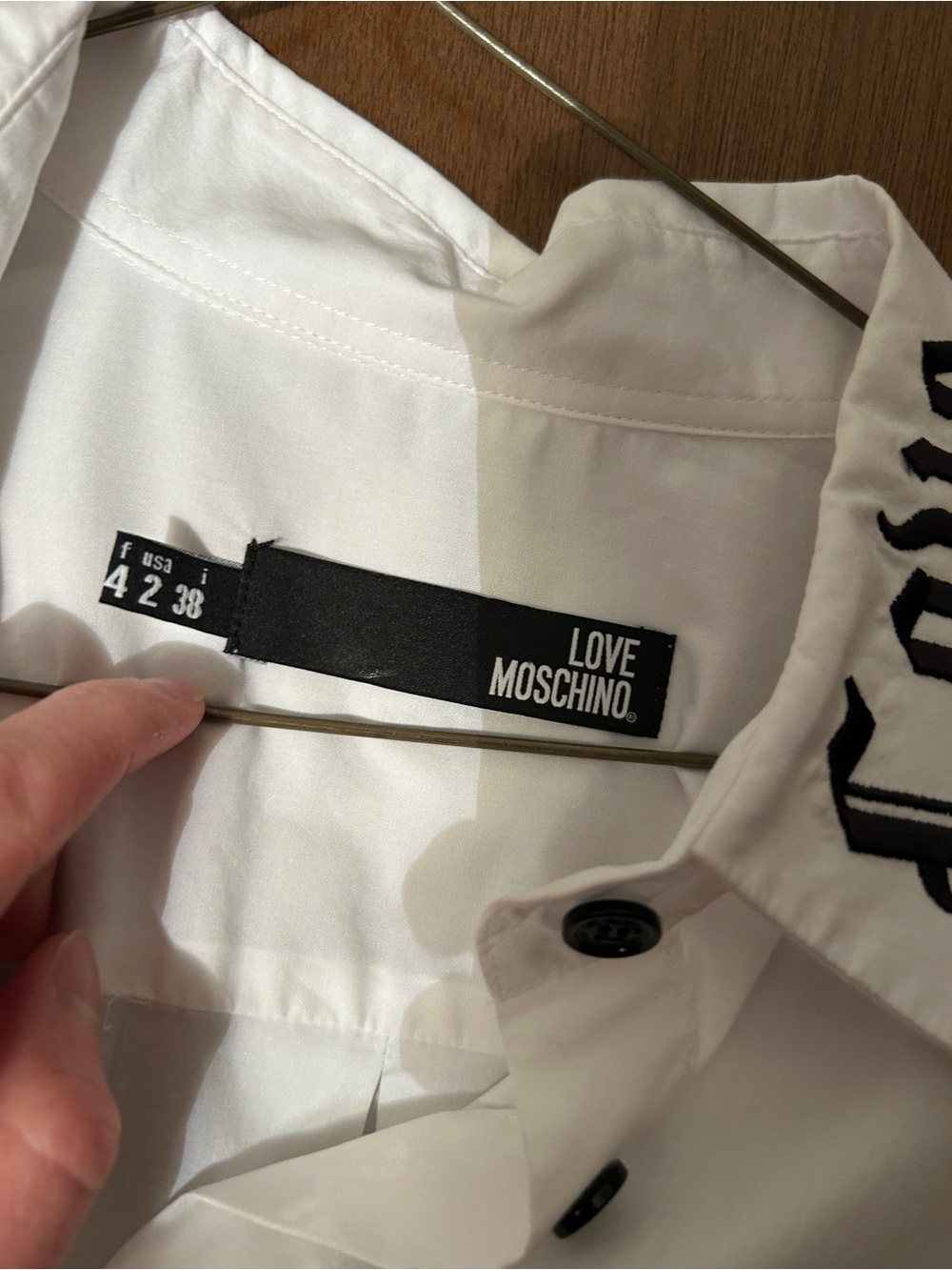 Love Moschino White Button-Down Shirt with Black Script Accents Size US 2/ IT 38 - Picture 5 of 6
